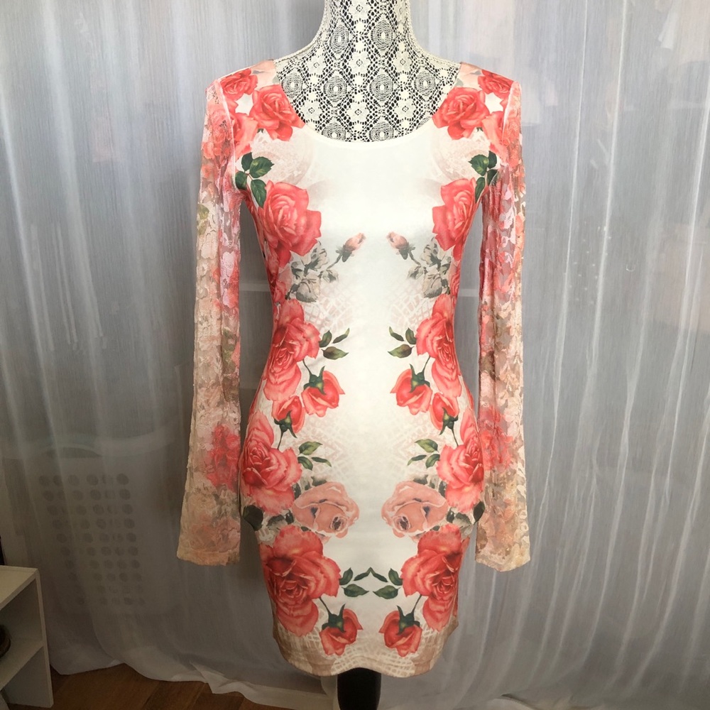 Floral bodycon dress with long lace sleeves